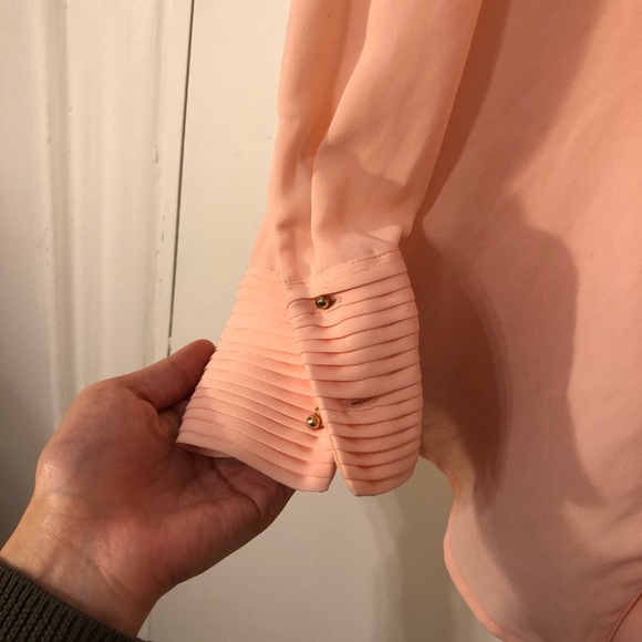 Banana republic Peach blouse with gold buttons - Picture 7 of 7